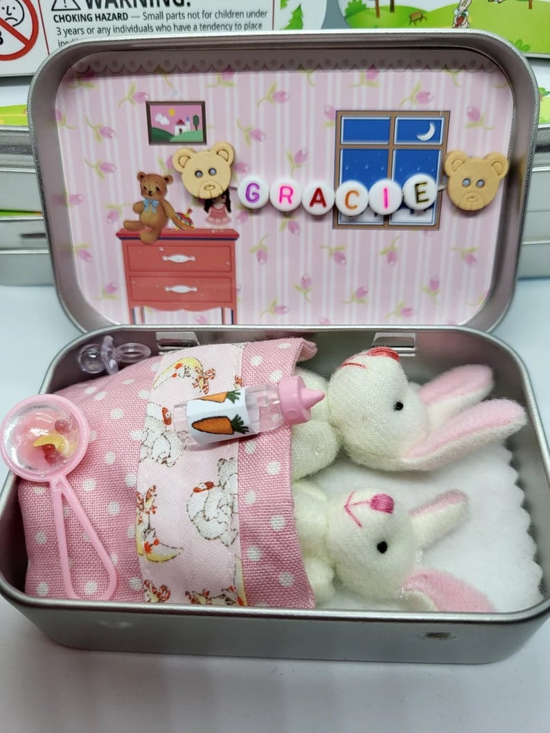 💎  Süße Osterhasen-Mama mit Baby in Blechdose – Handgefertigt, Kuschelig & Perfekt als Geschenk 🐰🎁