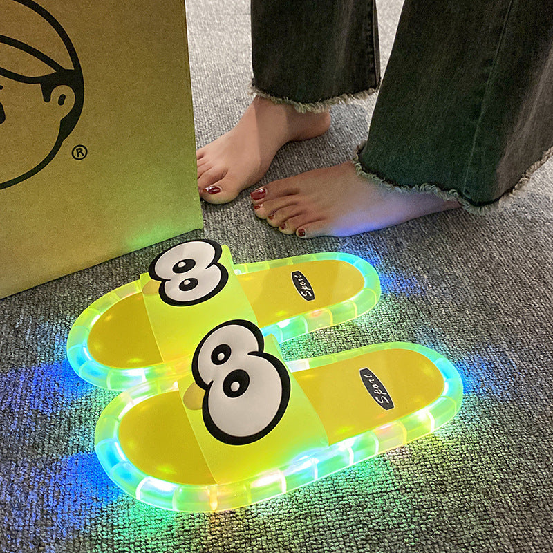 👣👣Süße Hausschuhe mit leuchtenden Cartoon-Motiven