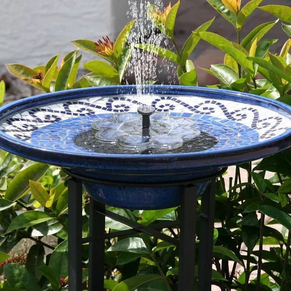 ✨Solarbetriebene schwimmende Fontäne, geeignet für Miniatur-Gartensprinkler, Steingärten und Teiche im Freien✨