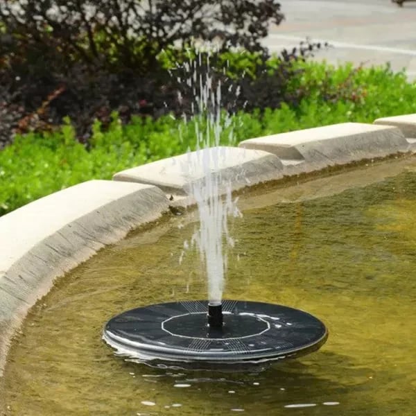✨Solarbetriebene schwimmende Fontäne, geeignet für Miniatur-Gartensprinkler, Steingärten und Teiche im Freien✨