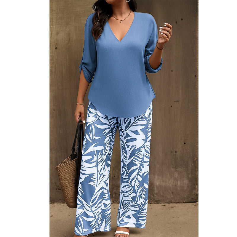 Set aus Damenbluse mit V-Ausschnitt und bedruckter Hose mit weitem Bein
