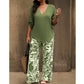 Set aus Damenbluse mit V-Ausschnitt und bedruckter Hose mit weitem Bein