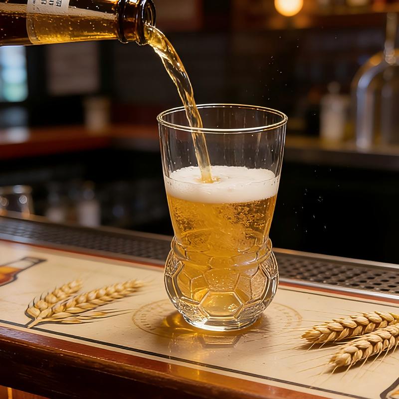 Fußballförmiges Craft-Bierglas